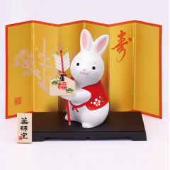 Японская новогодняя статуэтка, кролик со стрелой, символ 2023 года